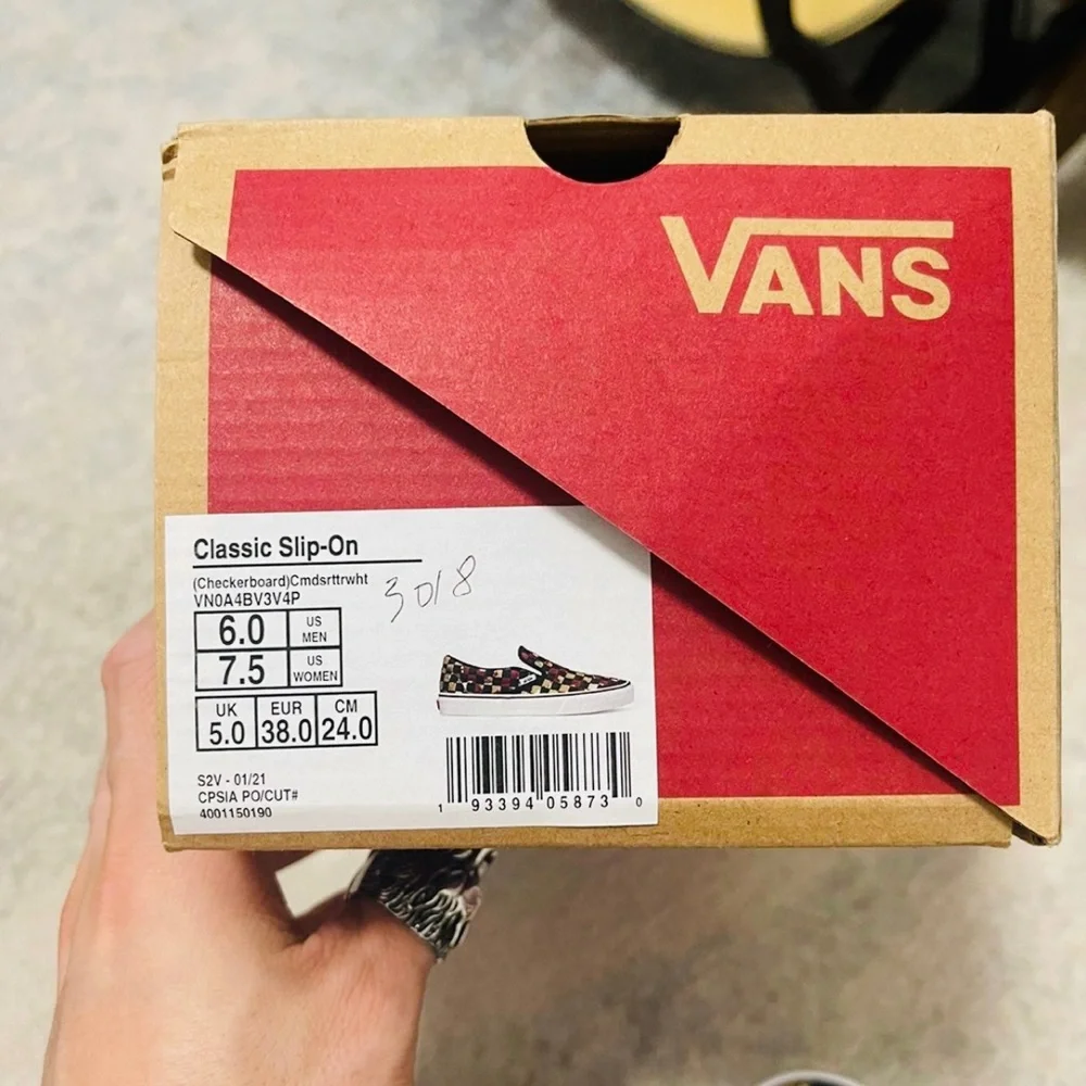 NIB Women Size 7.5 Vans Classic Slip-on Checkboard Shoes Camo-desert/True White - Picture 5 of 11